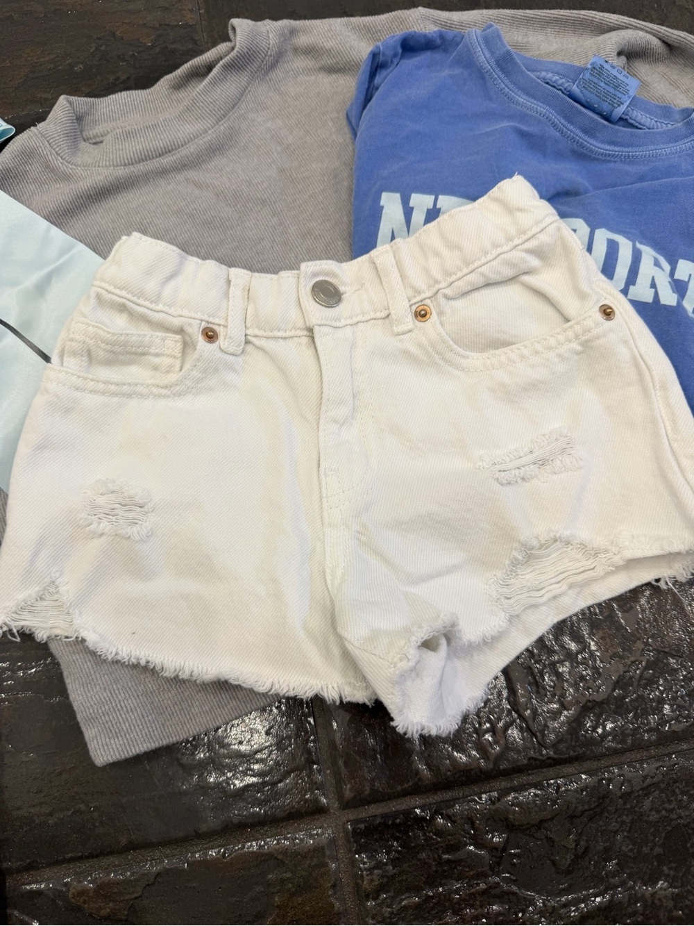 Zara Girls Outfit Bundle Denim Shorts Bow Ribbed Tee Newport Top Size 6-7 - Picture 6 of 13